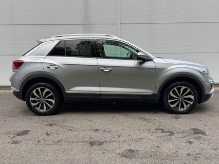 2024 Volkswagen T-Roc - photo 2