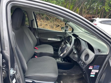2015 Toyota Vitz - photo 4