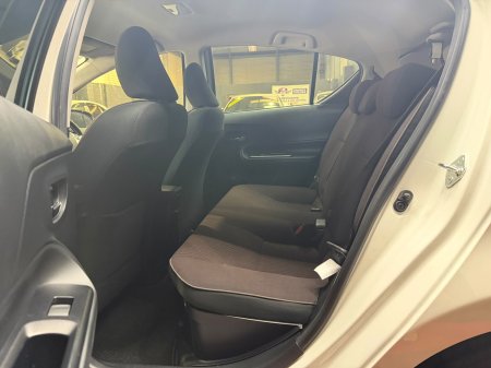 2015 Toyota Aqua - photo 27