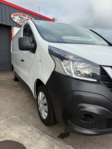 2020 Nissan NV300 - photo 19