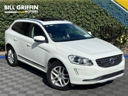 2017 Volvo XC60 D4 CLASSIC 2.0 D // OPENING PAN ROOF // LEATHER HEATED SEATS // REVERSE CAMERA