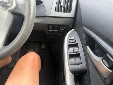 2012 Toyota Prius - photo 12