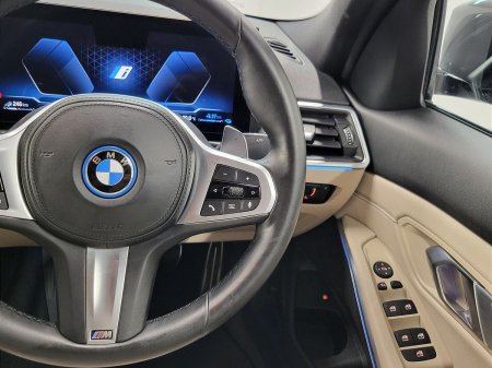 2023 BMW 3-Series - photo 18