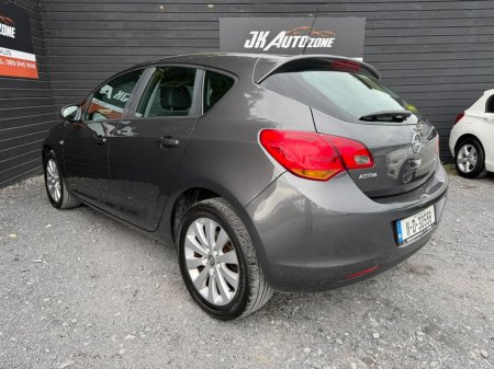 2011 Opel Astra - photo 4