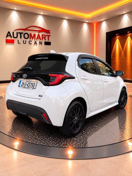 2021 Toyota Yaris - photo 11