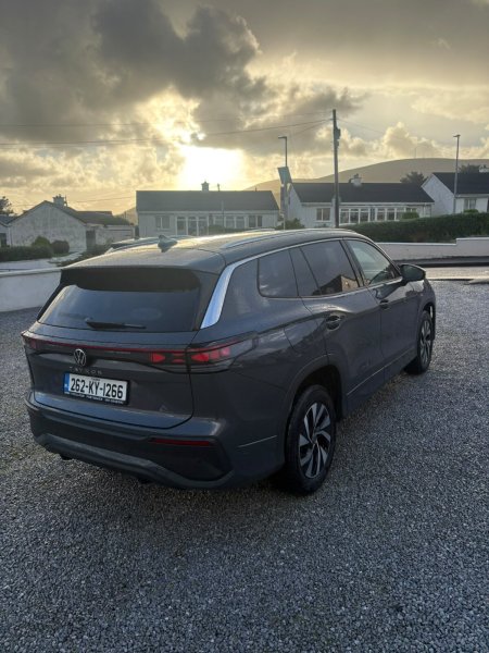 2026 Volkswagen Tayron - photo 8