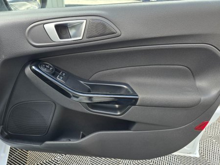 2015 Ford Fiesta - photo 17