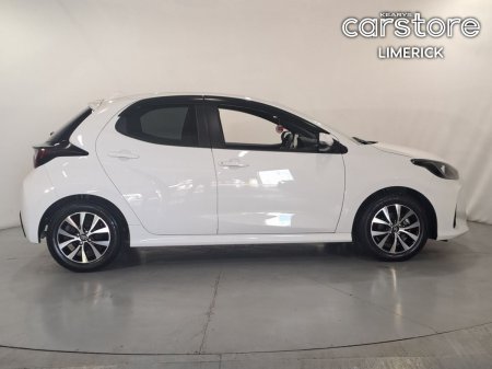 2021 Toyota Yaris - photo 2