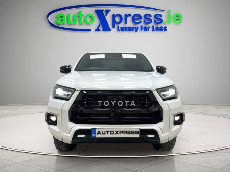 2023 Toyota Hilux - photo 3