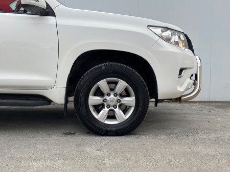 2017 Toyota Land Cruiser - photo 10