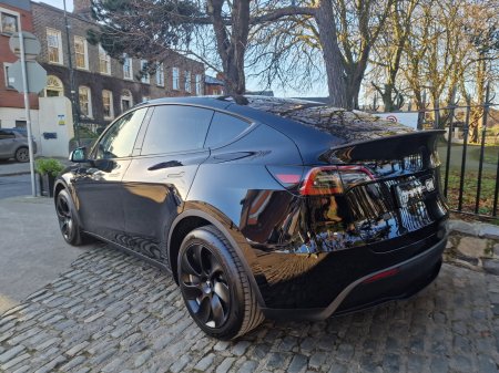 2024 Tesla Model Y - photo 2