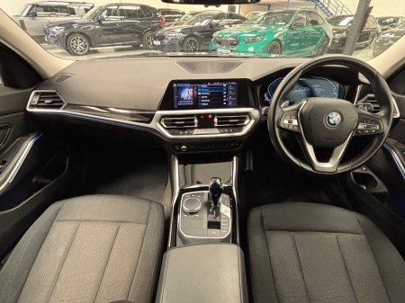 2022 BMW 3-Series - photo 10
