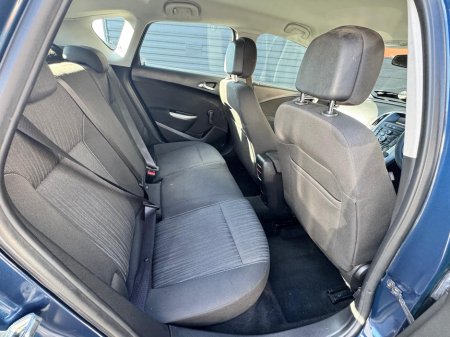 2011 Opel Astra - photo 12