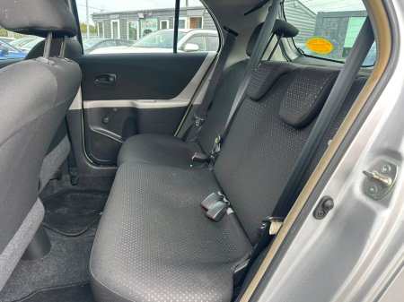 2011 Toyota Yaris - photo 14