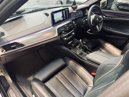 2022 BMW 5-Series - photo 10