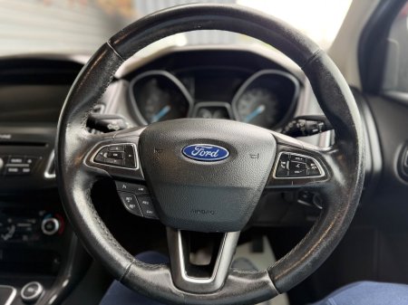 2017 Ford Focus - photo 14