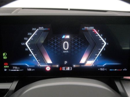 2025 BMW 5-Series - photo 9