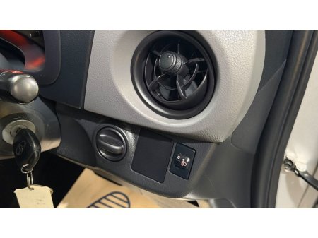 2016 Toyota Vitz - photo 15