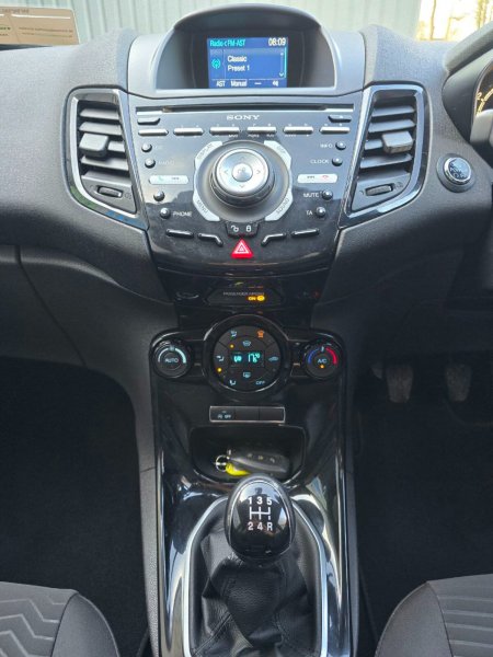 2014 Ford Fiesta - photo 13