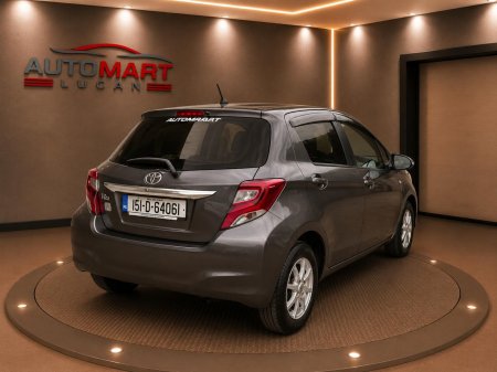 2015 Toyota Vitz - photo 15