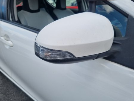 2016 Toyota Aqua - photo 12