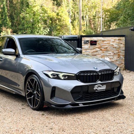 2023 BMW 3-Series - photo 2