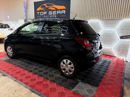 2014 Toyota Vitz - photo 2