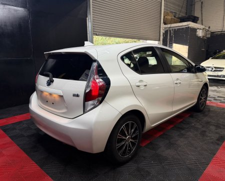 2015 Toyota Aqua - photo 15