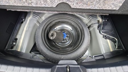 2018 Toyota Vitz - photo 24