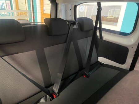 2023 Vauxhall Vivaro - photo 18