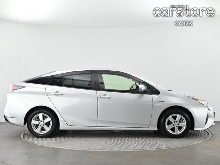 2017 Toyota Prius - photo 2