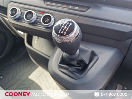 2027 Nissan Interstar - photo 9
