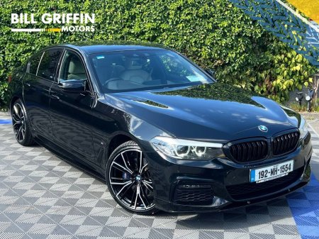 2019 BMW 5-Series 530e M-SPORT COMPETITION 2.0 HYBRID // LEATHER INTERIOR // APPLE CARPLAY/ANDROID AUTO // DIGITAL CLU