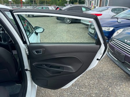 2016 Ford Fiesta - photo 8