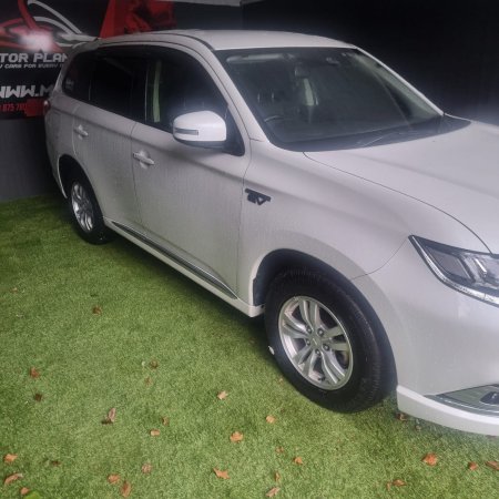 2020 Mitsubishi Outlander - photo 2