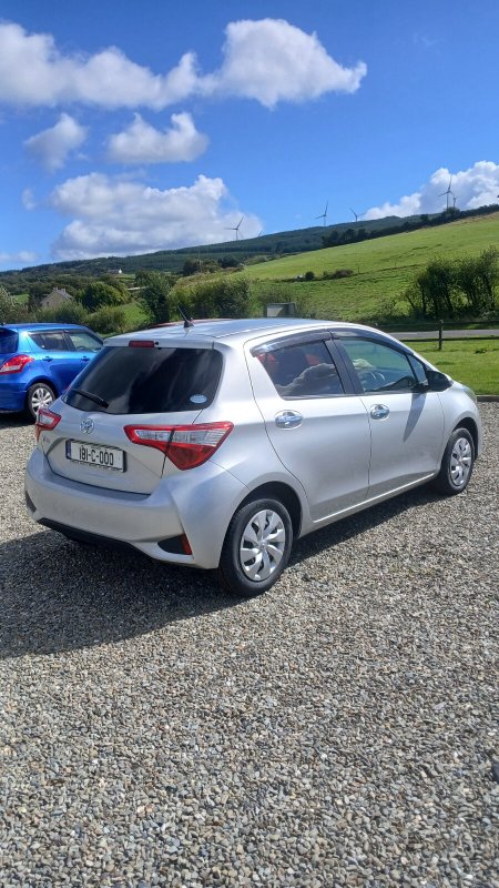 2018 Toyota Vitz - photo 4