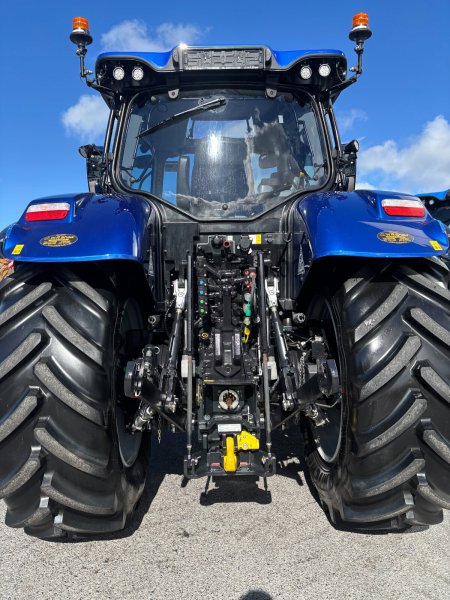 0 New Holland T7.225 - photo 4