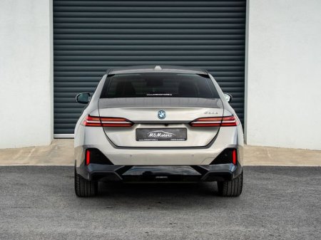 2024 BMW 5-Series - photo 6