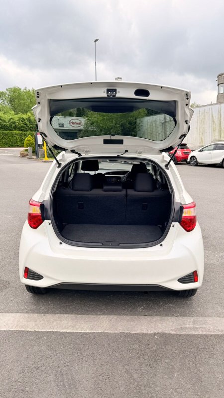 2019 Toyota Vitz - photo 8