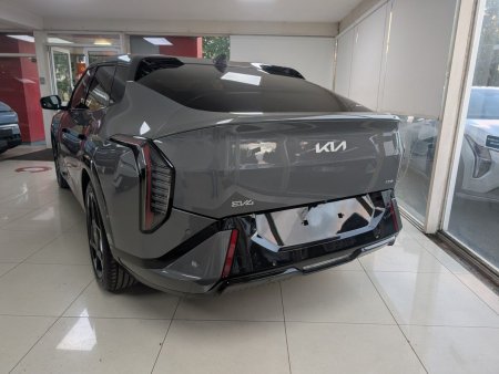 2026 Kia EV4 - photo 3