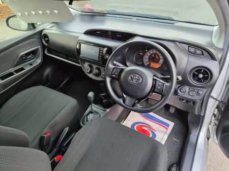 2019 Toyota Vitz - photo 12
