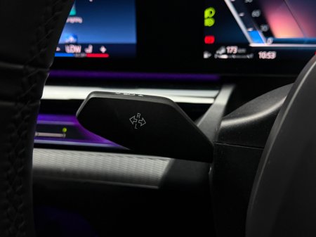 2025 BMW 5-Series - photo 27