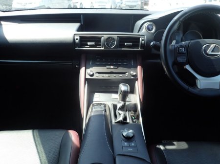 2019 Lexus IS - photo 5