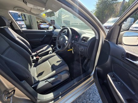 2004 Volkswagen Golf - photo 9