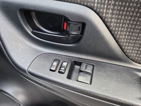 2016 Toyota Vitz - photo 13