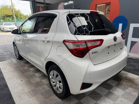 2019 Toyota Vitz - photo 5