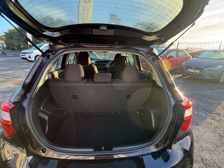 2017 Toyota Vitz - photo 13