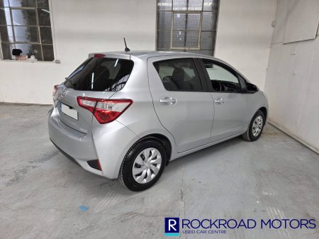 2018 Toyota Vitz - photo 4