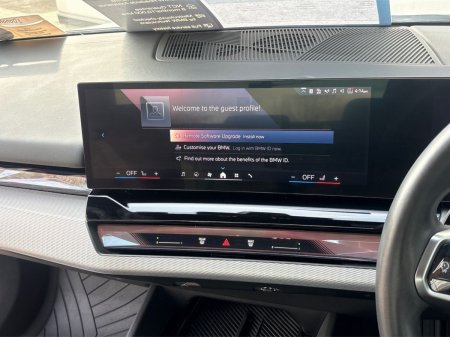 2024 BMW 5-Series - photo 7