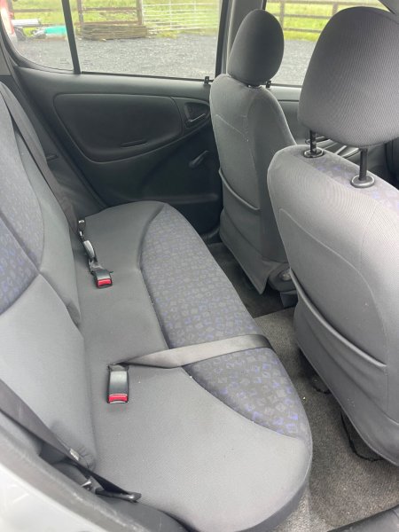 2002 Toyota Yaris - photo 12
